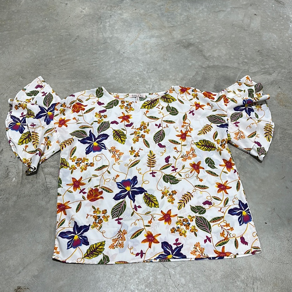 Harlow & Rose brand multiple color flower top‎ / Size L / D-92